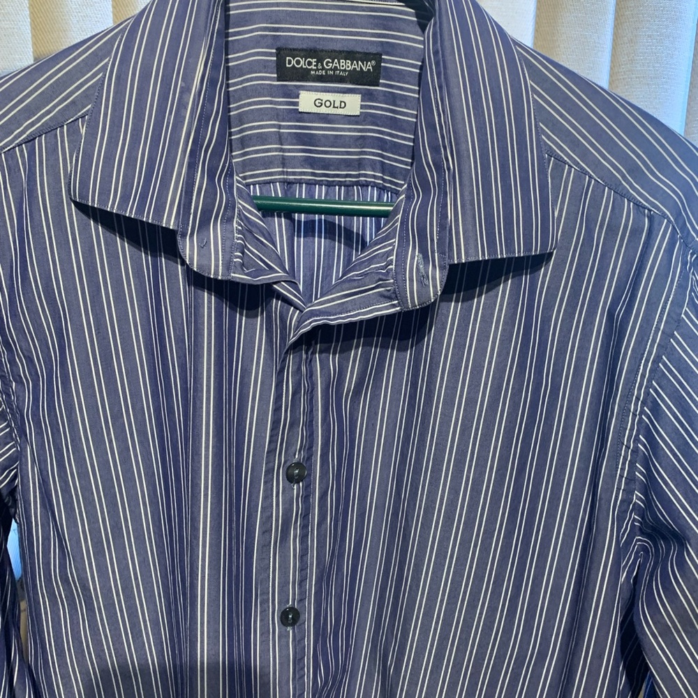 D & G men button shirt. It’s a size medium in good condition